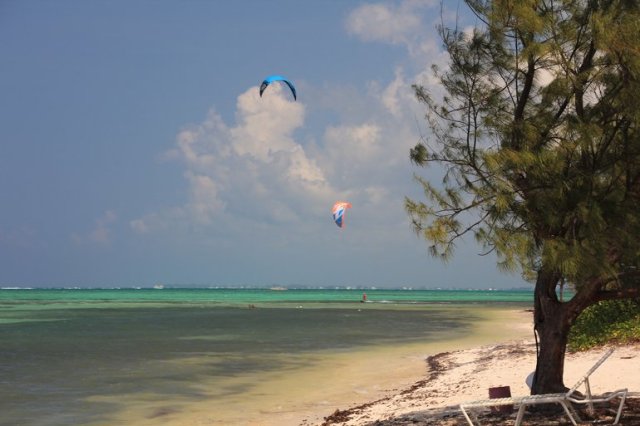 m_Kite surfers west point