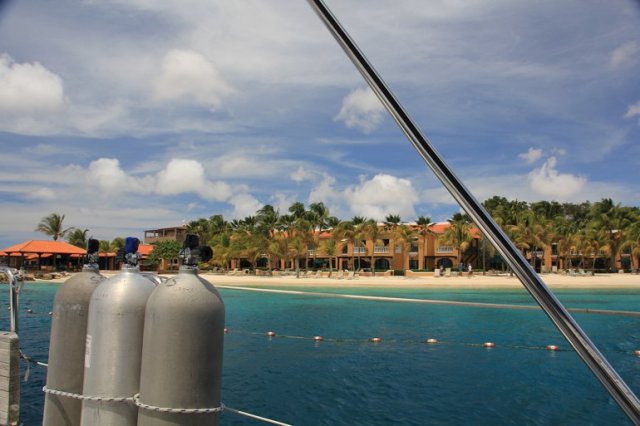 m_Pannikin with dive tanks