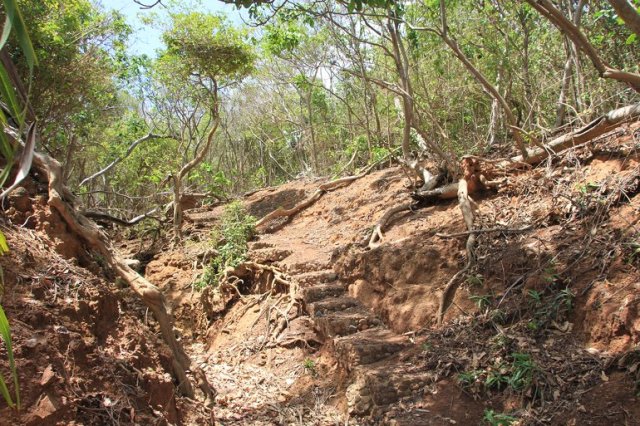 m_Steps to beach from Escobars house2