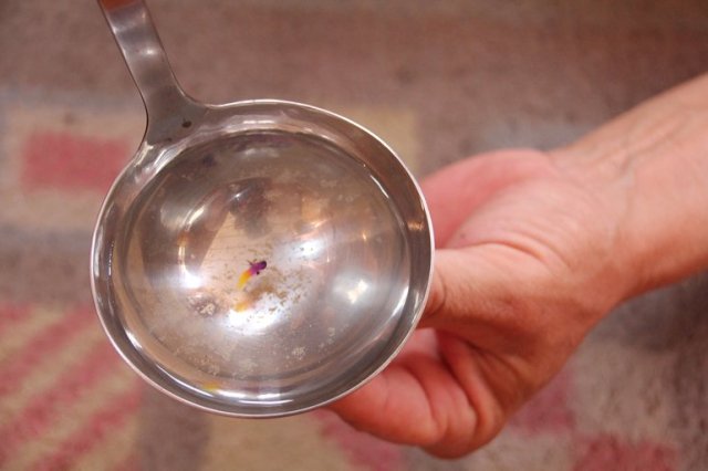 m_Fish in strainer removed with ladle