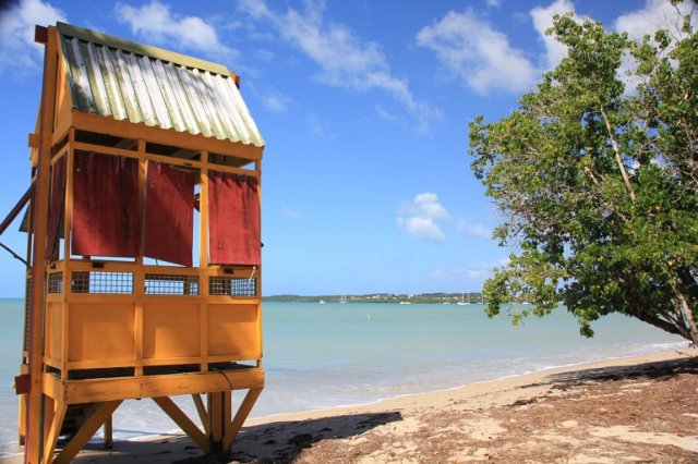 m_beach-hut-boqueron2