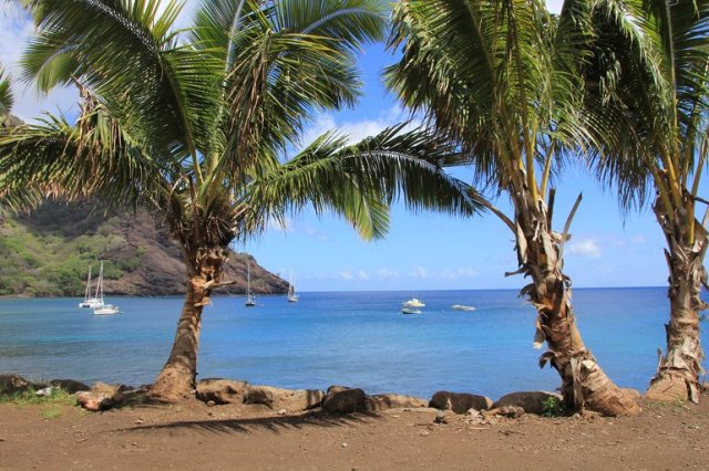 m_Tahuata Boats at anchor