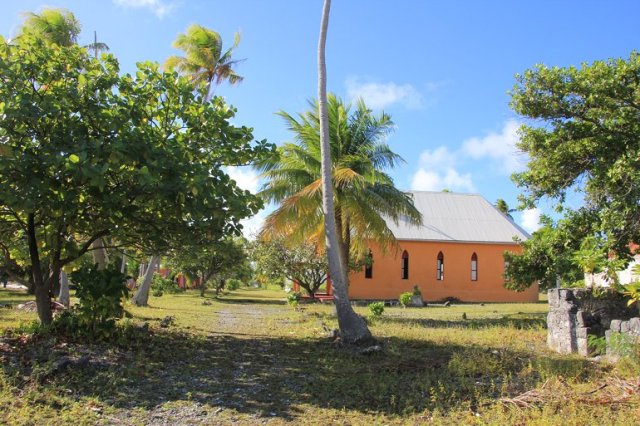 m_Fakarava Tetamanu church and main street