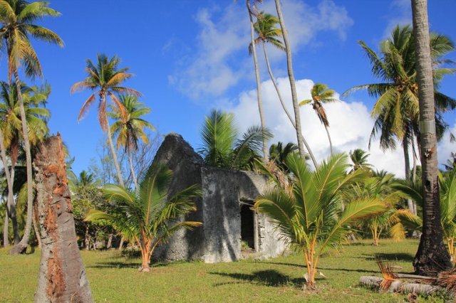 m_Fakarava Tetamanu ruins 2